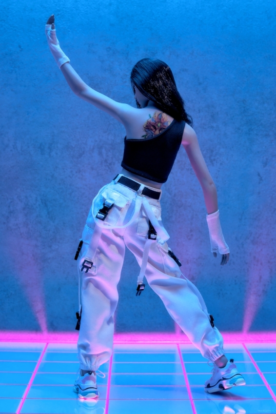 B-Girl initial pose