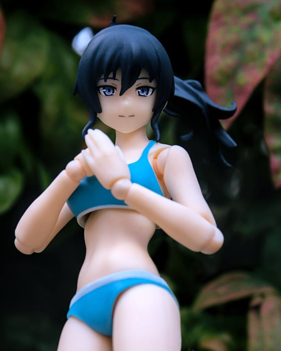 Makoto en bañador